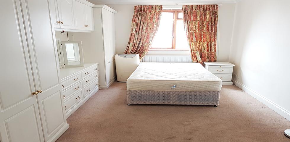 			RECENTLY REDECORATED , 4 Bedroom, 1 bath, 1 reception Flat			 Dollis Hill Lane, DOLLIS HILL